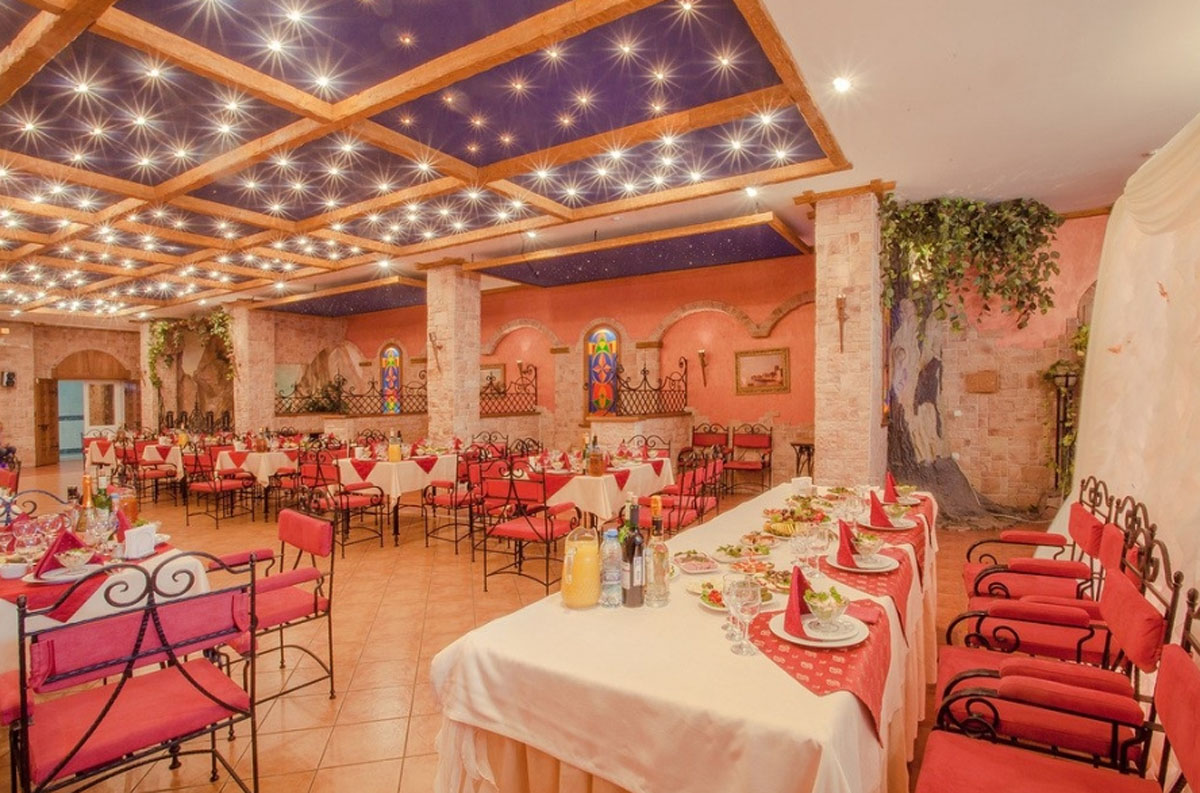 Зал на 100 человек