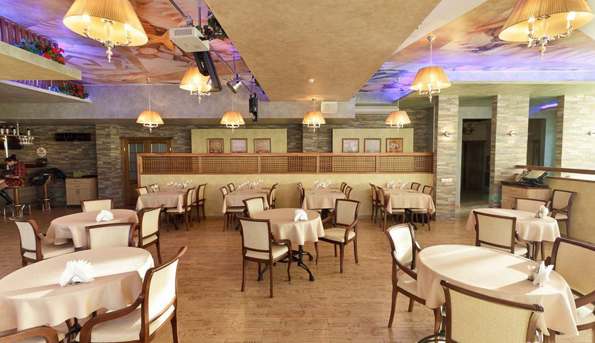 Зал на 100 человек