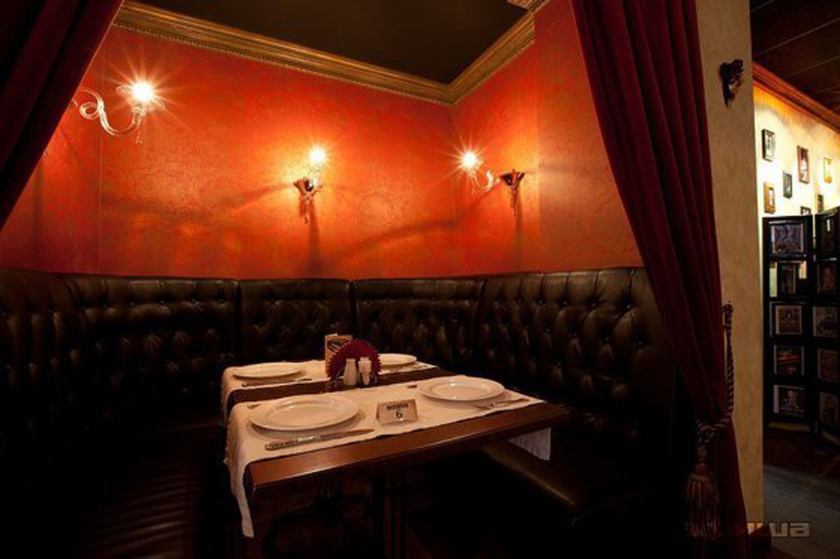 Основной зал — Старый рояль