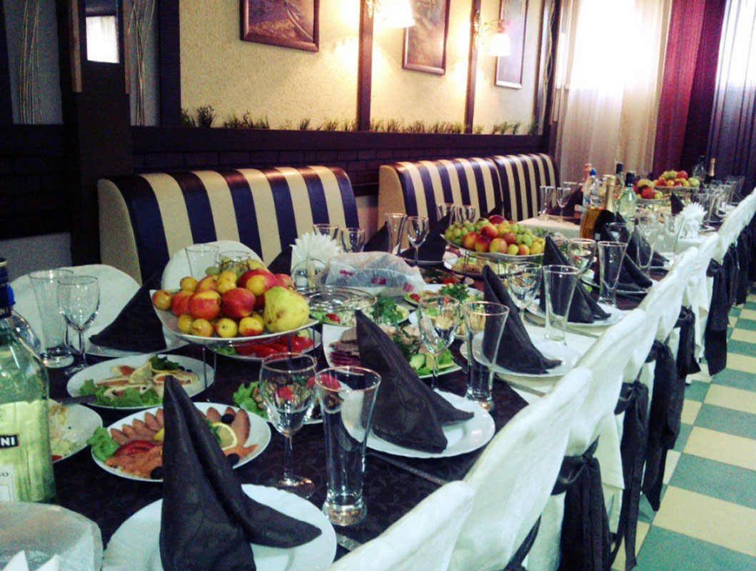 Основной зал — банкетный зал Кафе Элена, фото