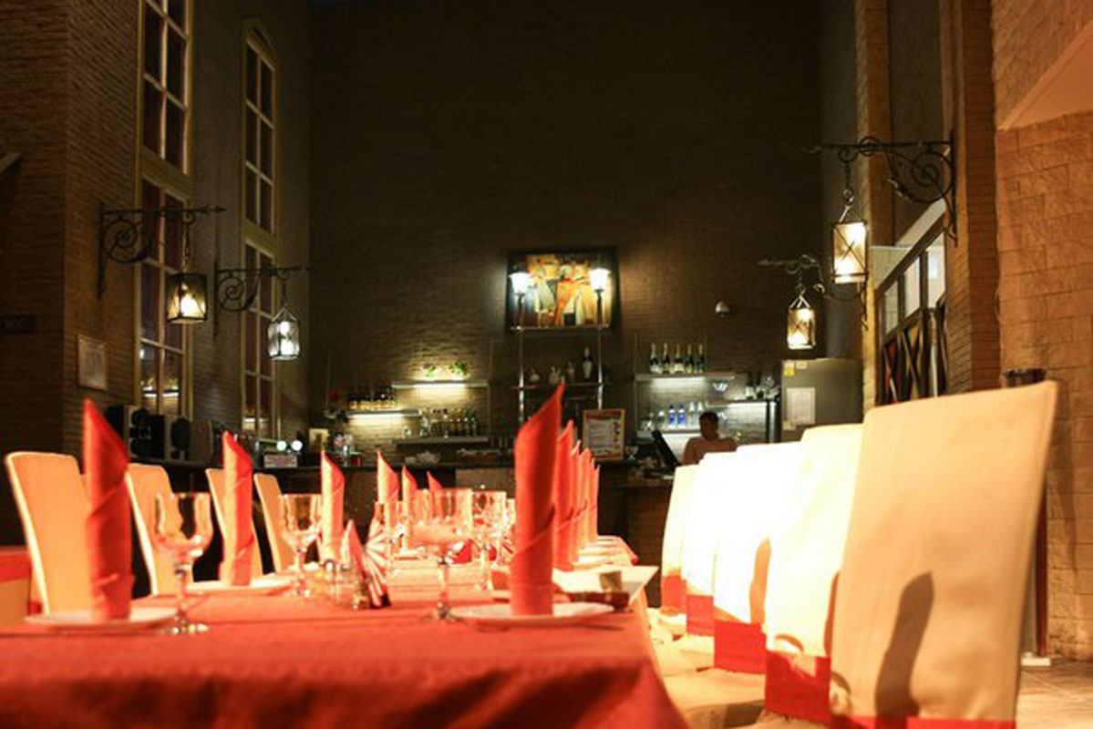 Основной зал — Кафе у Фонтана