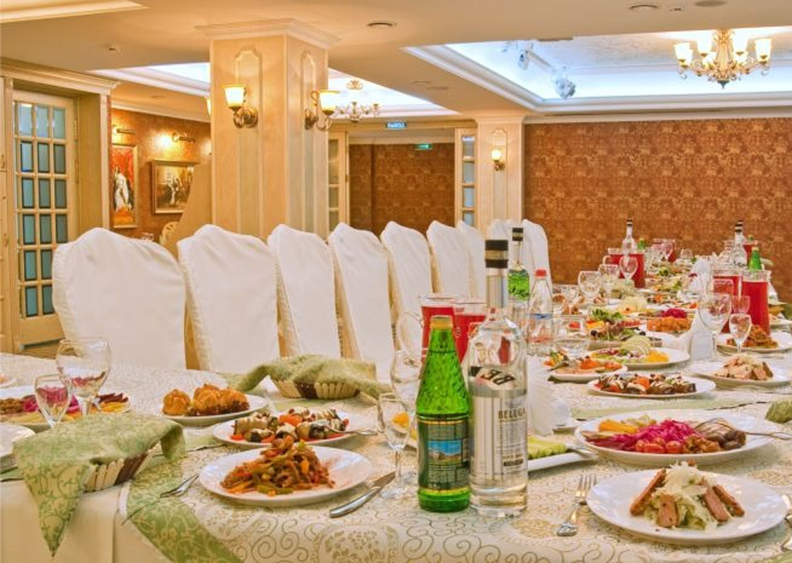 Романтический зал — Людовик