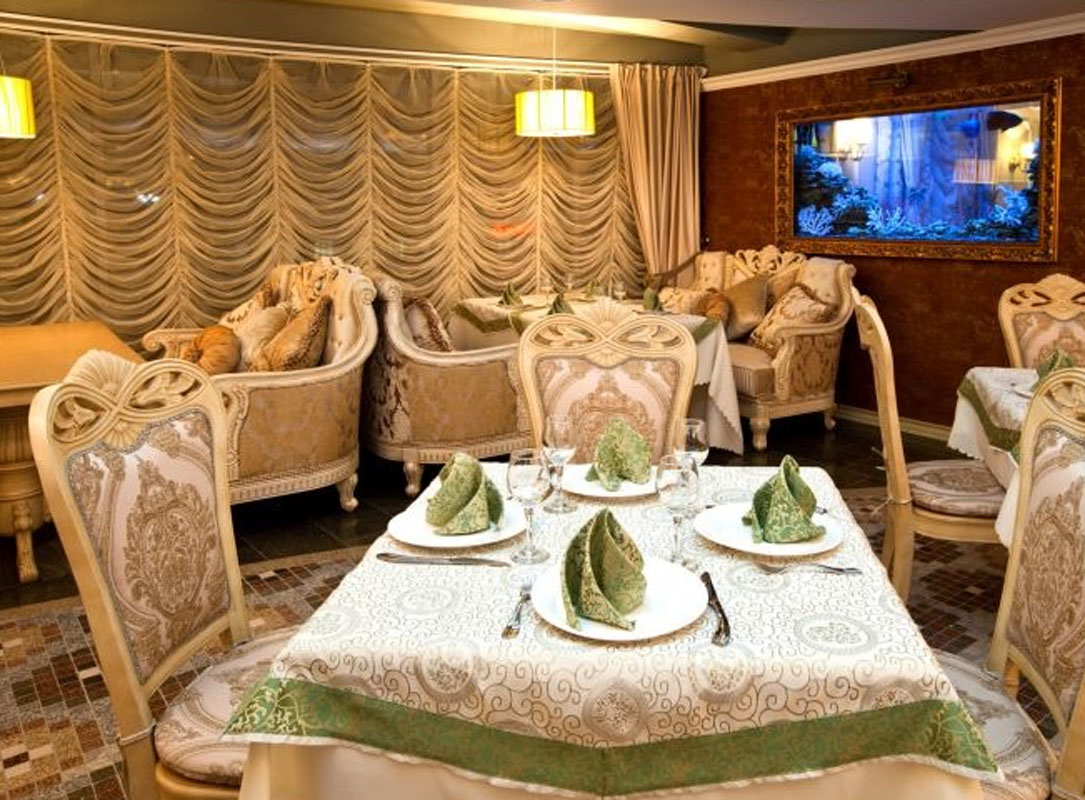 Романтический зал — Людовик