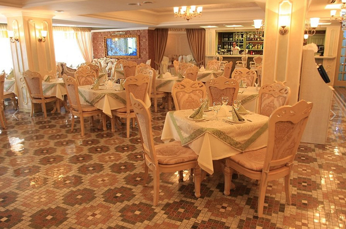 Романтический зал — Людовик