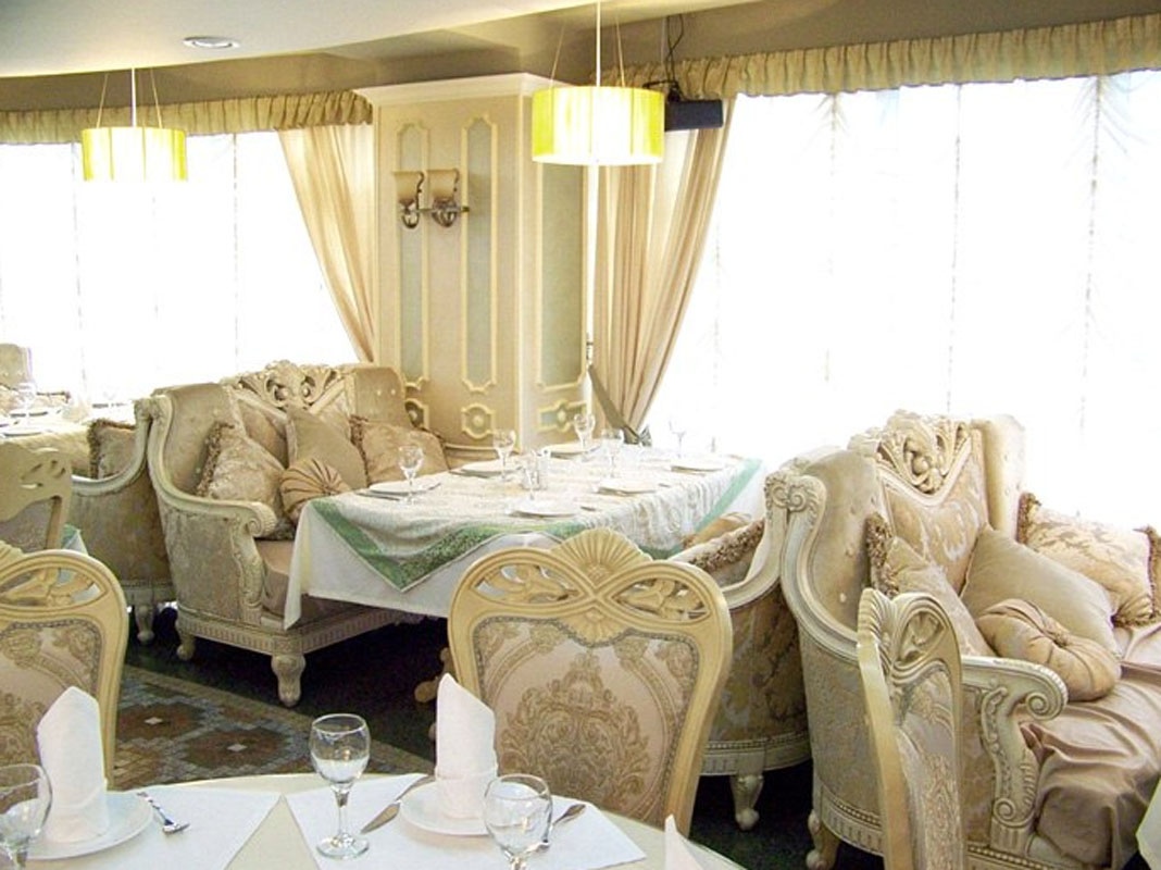 Романтический зал — Людовик