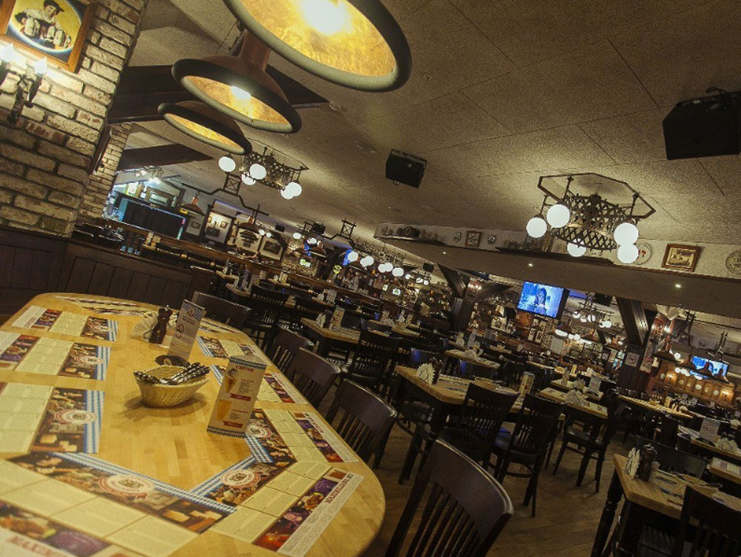 Основной зал — Максимилианс