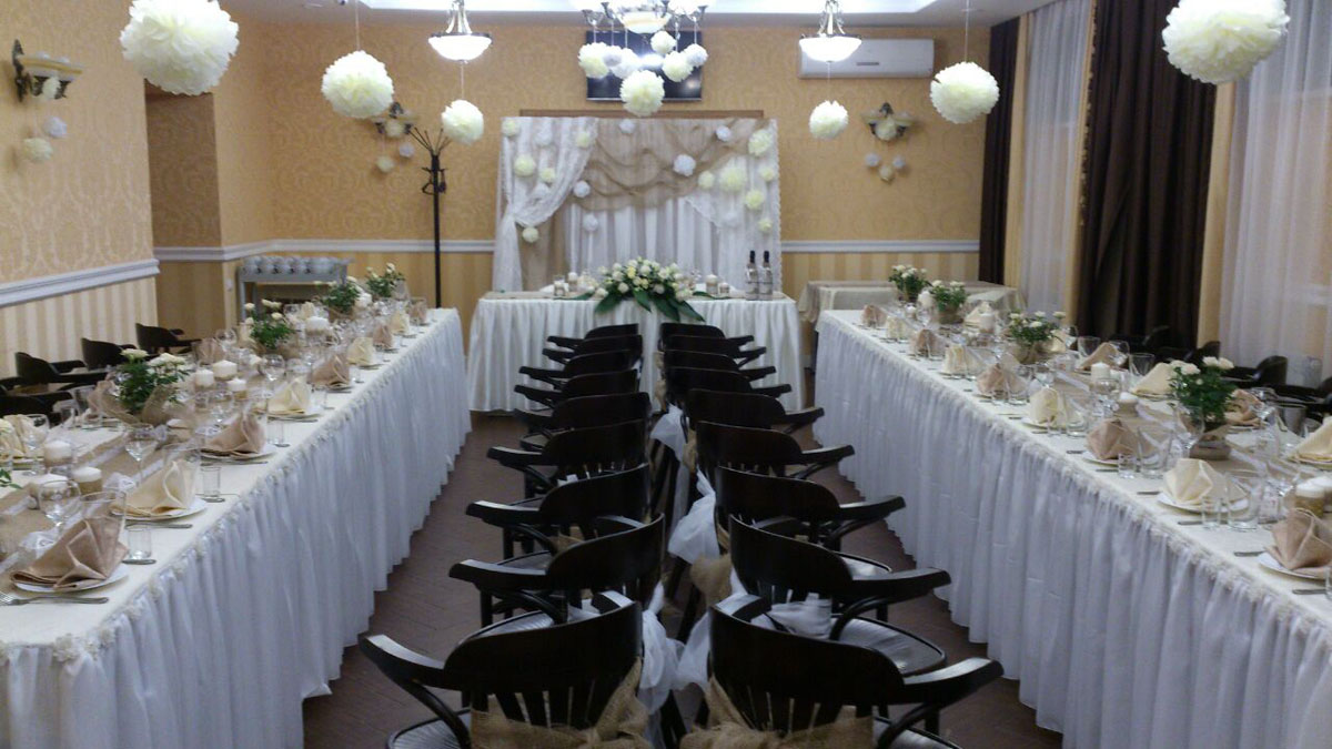 Основной зал — Уютная