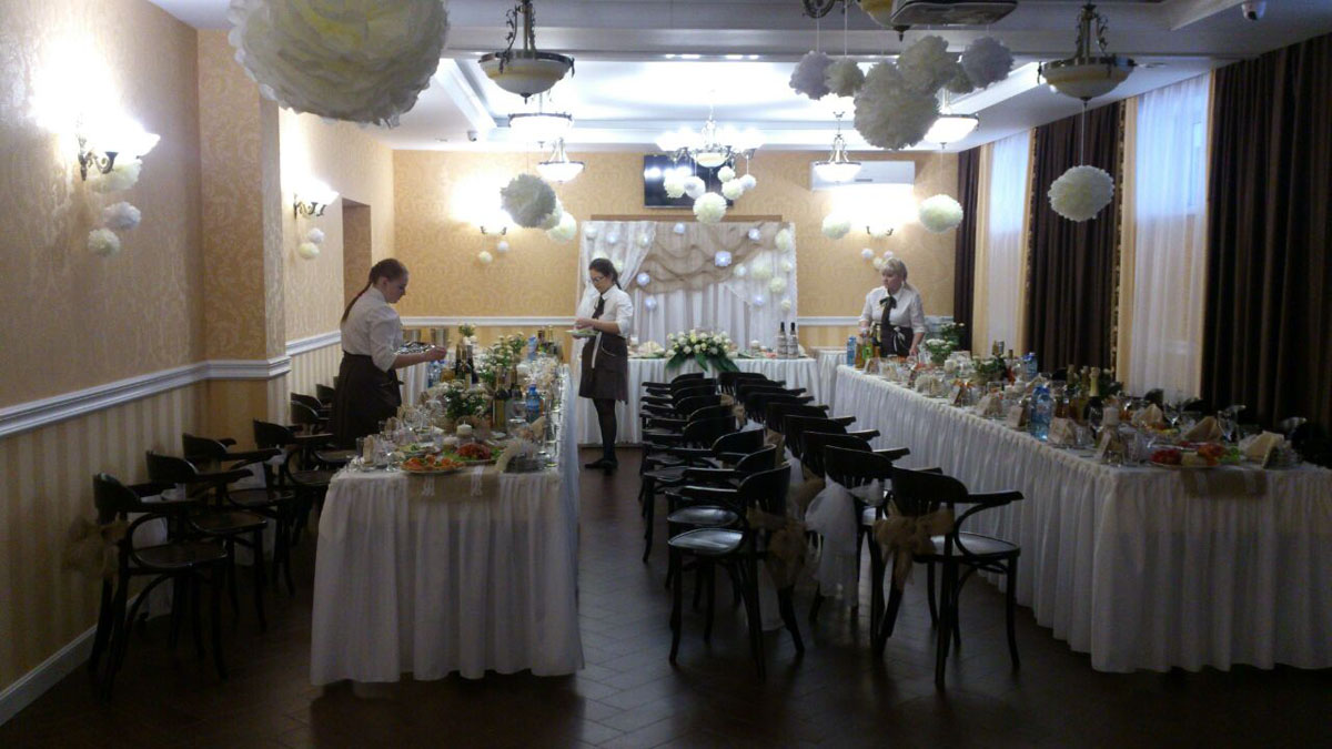 Основной зал — Уютная