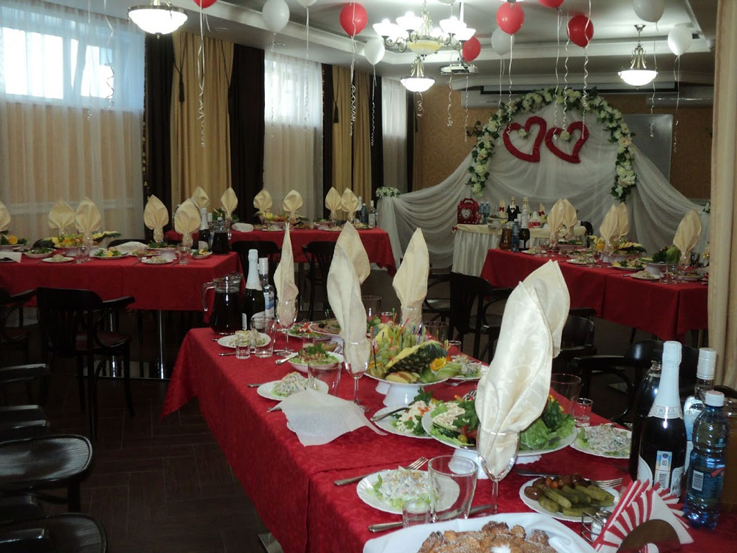 Основной зал — Уютная