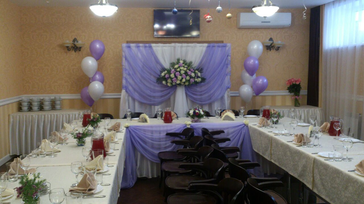 Основной зал — Уютная