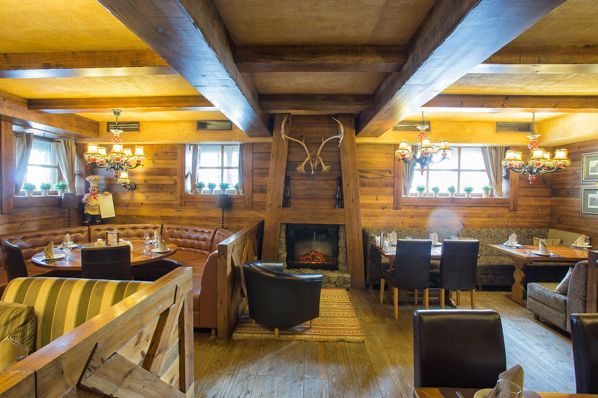 Основной зал — Барак