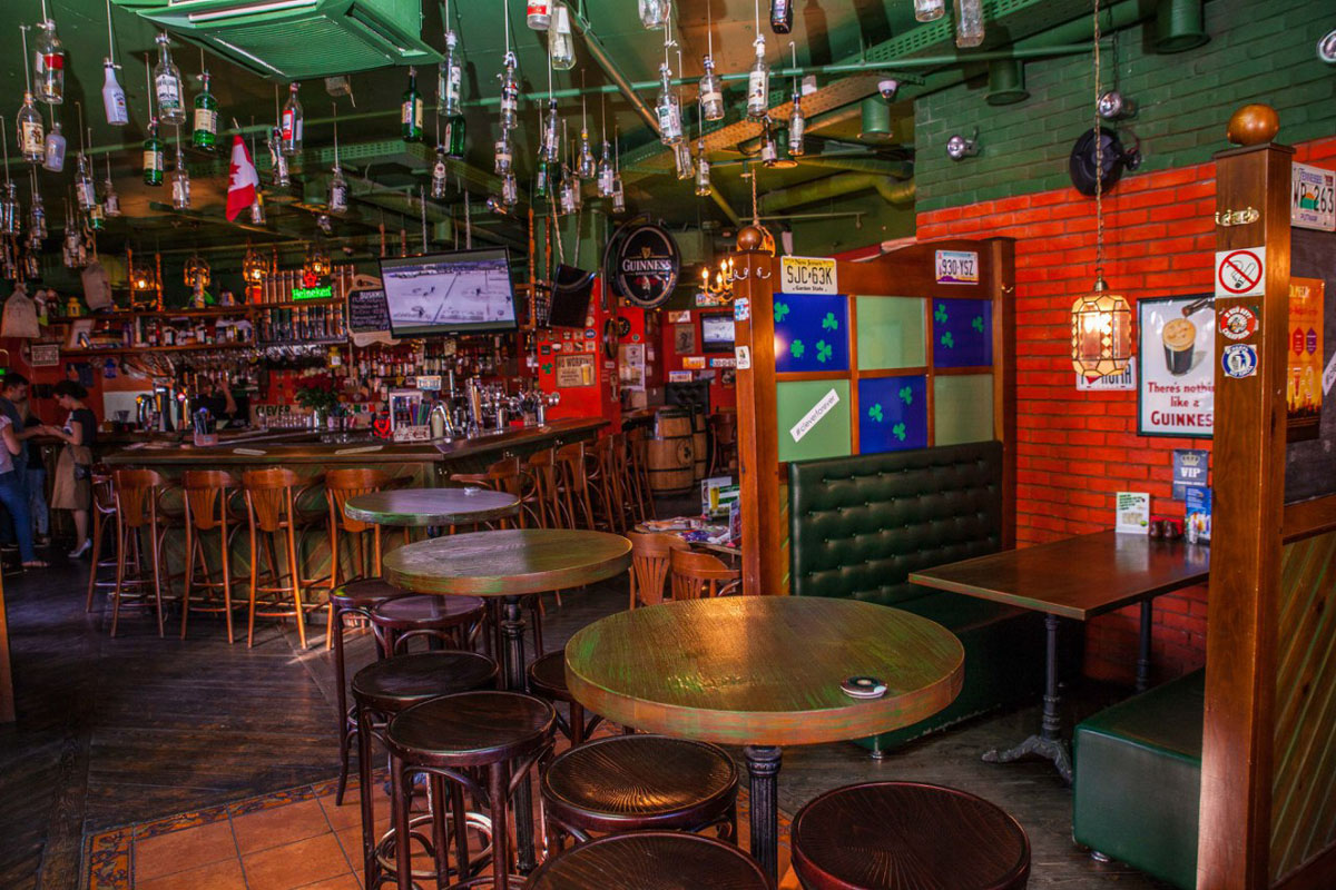 Основной зал — Clever Irish Pub