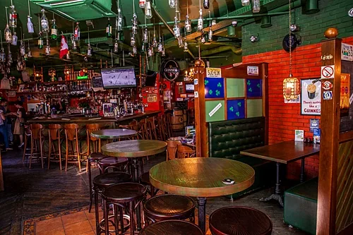 Основной зал — Clever Irish Pub