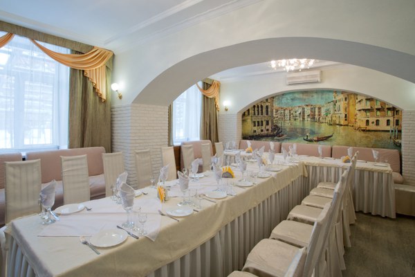 Банкетный зал на 12 человек