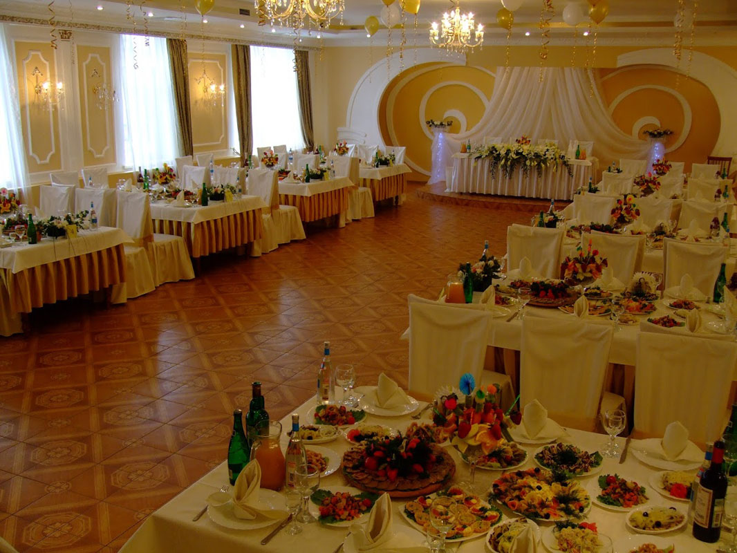 Зал на 100 человек