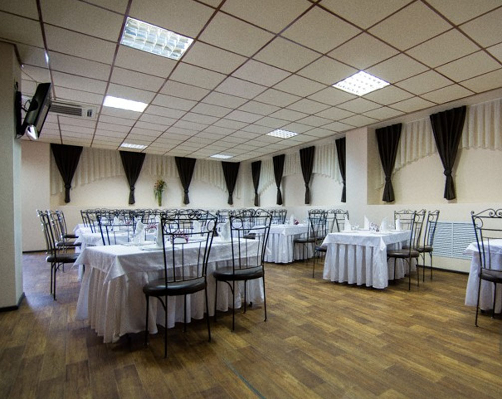 Зал на 100 человек — Рица