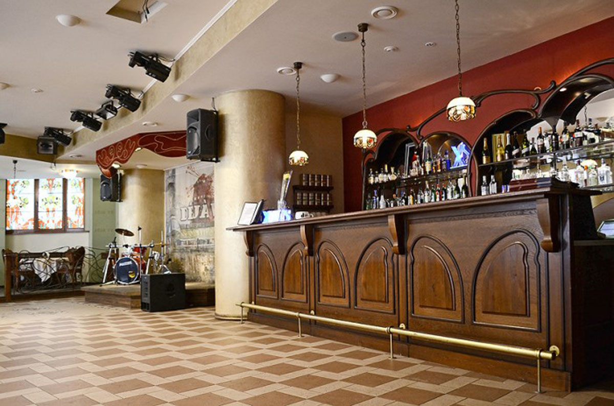 Основной зал — Deja Vu