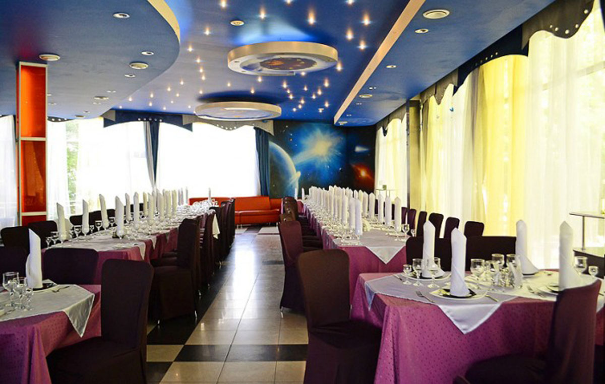 Зал на 100 человек — 7 небо