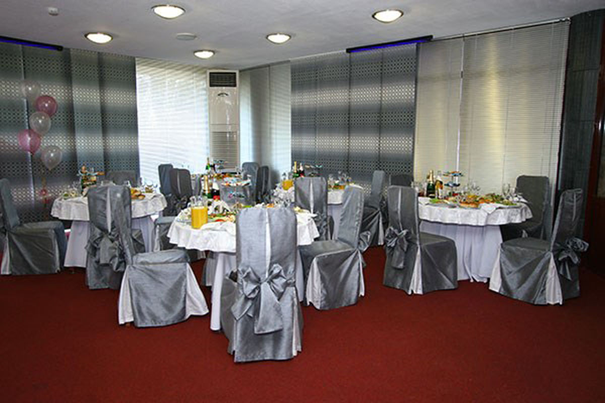 Зал на 100 человек — Турист