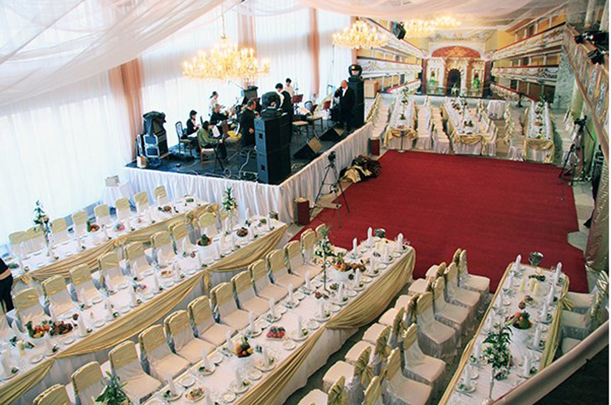 Зал на 350 человек — Турист