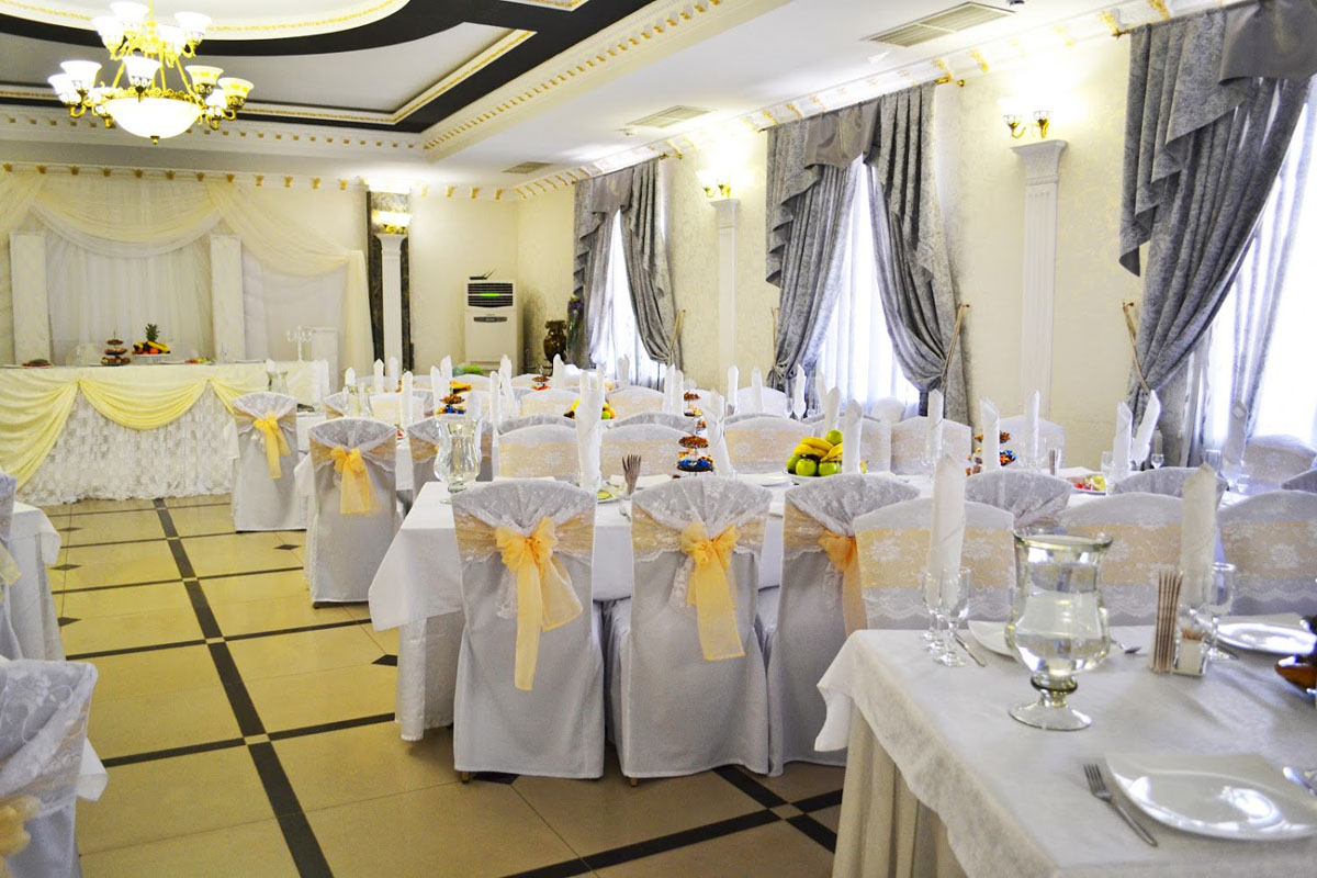 Зал на 100 человек — Frant Hotel