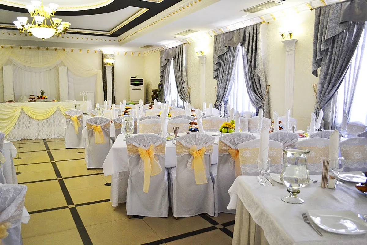 Зал на 100 человек — банкетный зал Frant Hotel, фото
