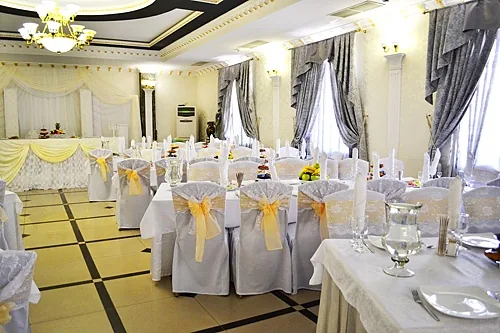 Зал на 100 человек — Frant Hotel