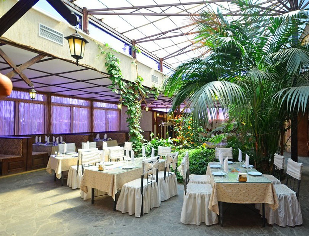 Зал на 140 человек — Дворик