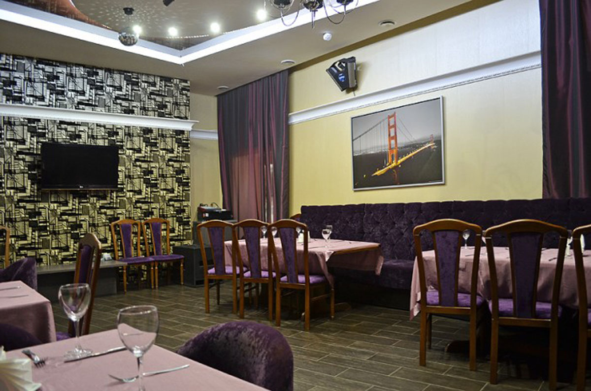 Основной зал — Кафе Монро