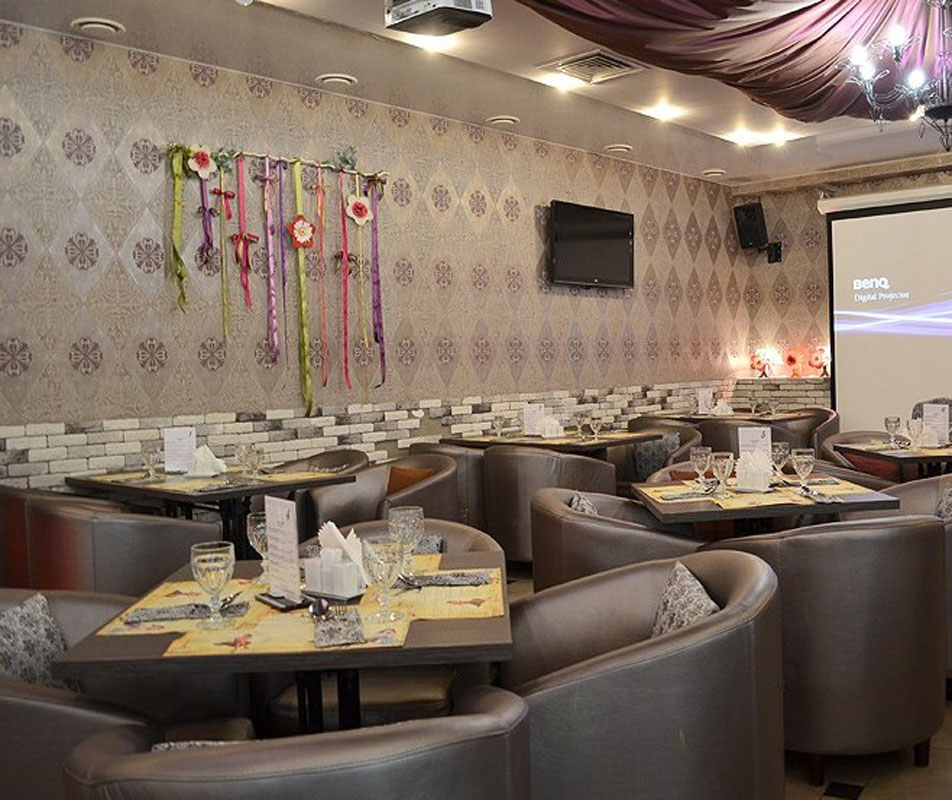 Основной зал — Кафе Монро