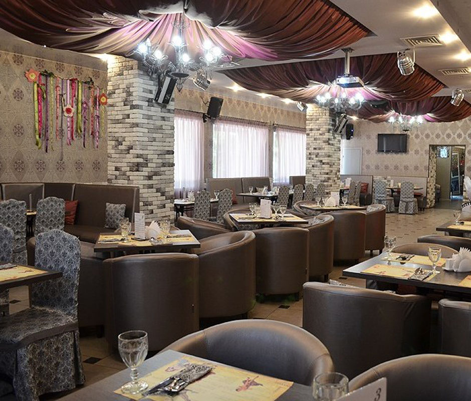 Основной зал — Кафе Монро