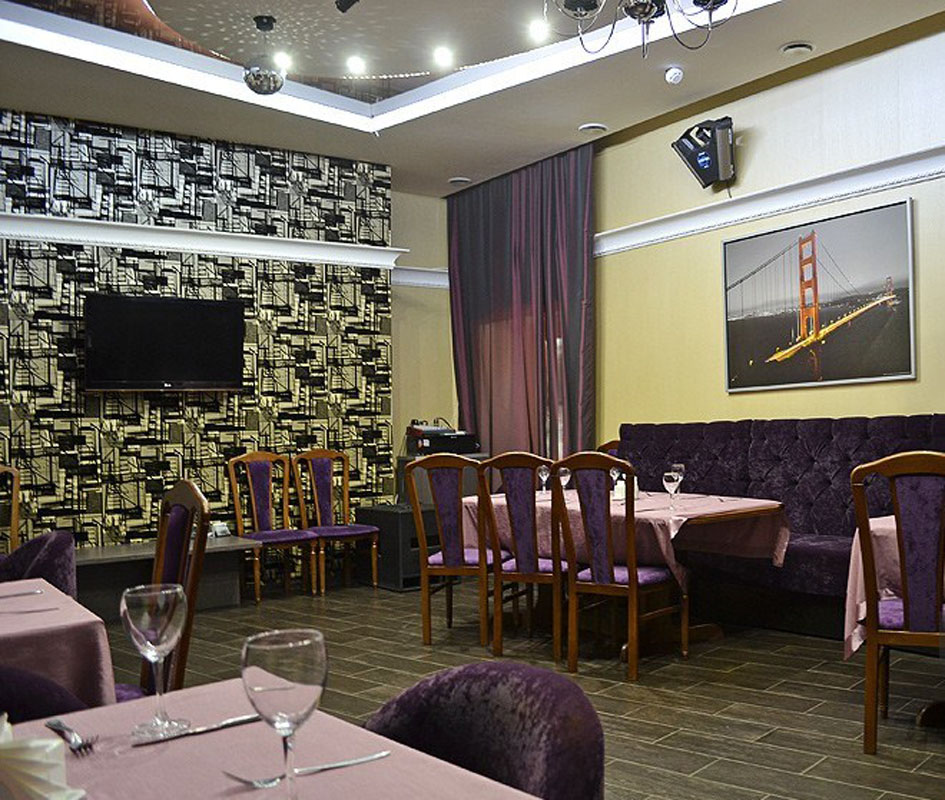 Основной зал — Кафе Монро