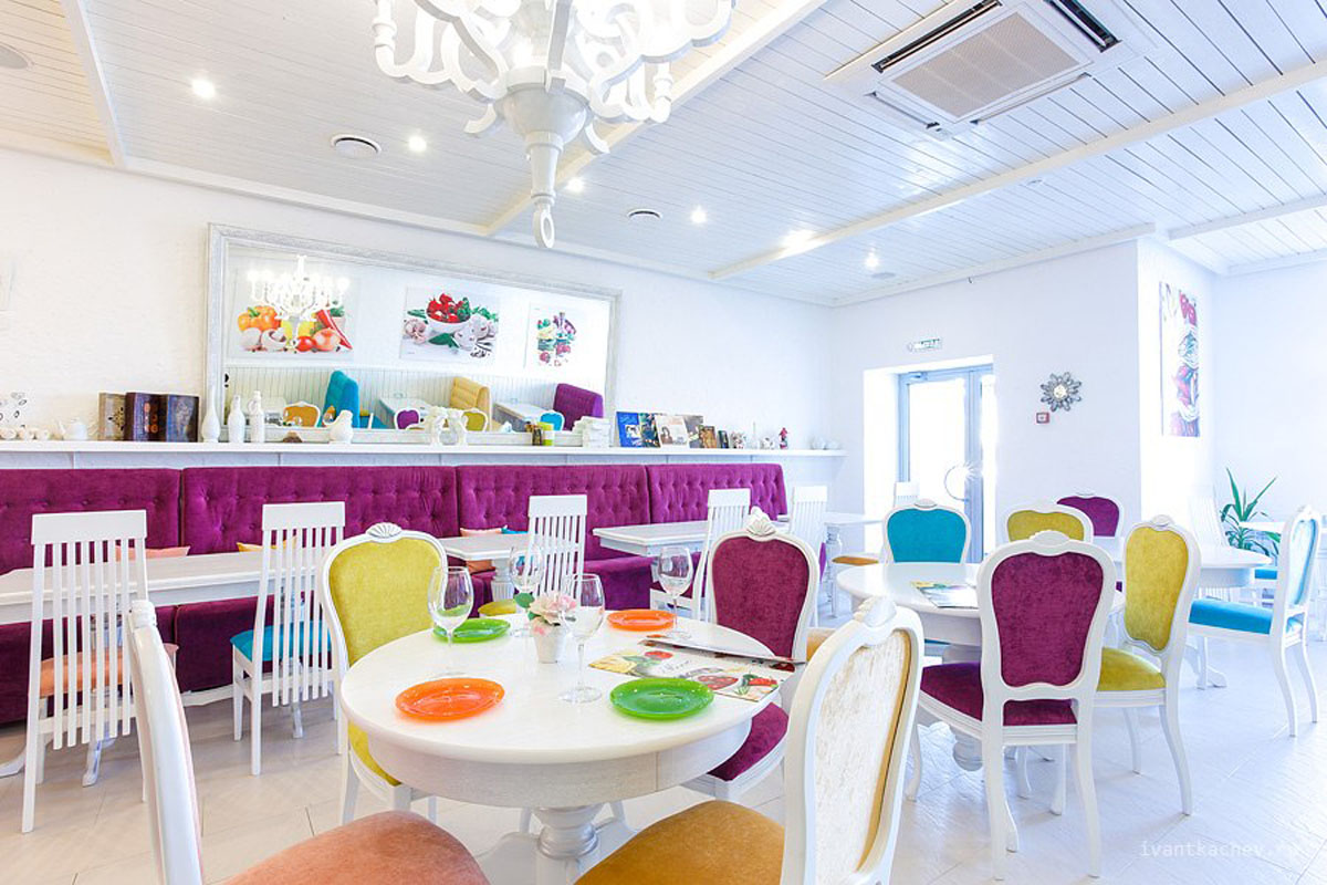 Основной зал — Остерия Chipollino