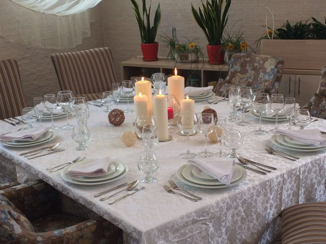 Зал Светлица — Хмели Сунели