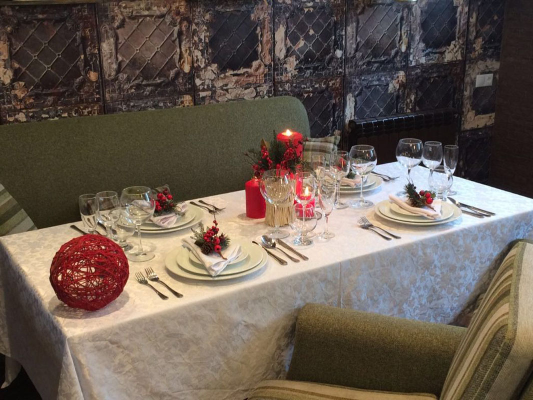 Зал Светлица — Хмели Сунели