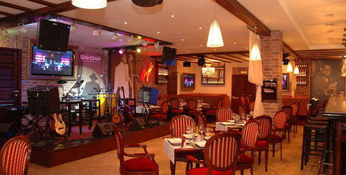 Основной зал — Restoran Newspub