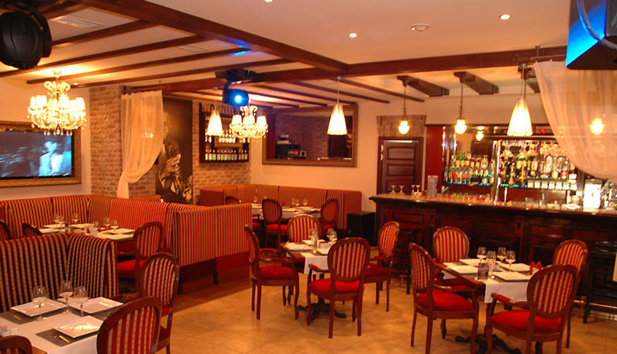 Основной зал — Restoran Newspub