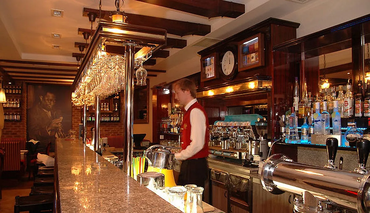 Restoran Newspub — Основной зал, фото банкетного зала