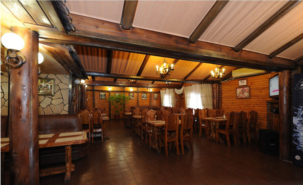 Основной зал — Вдали от жен