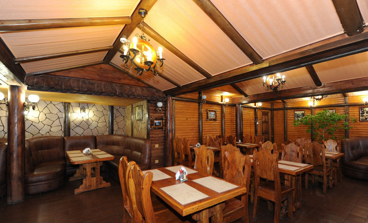 Основной зал — Вдали от жен