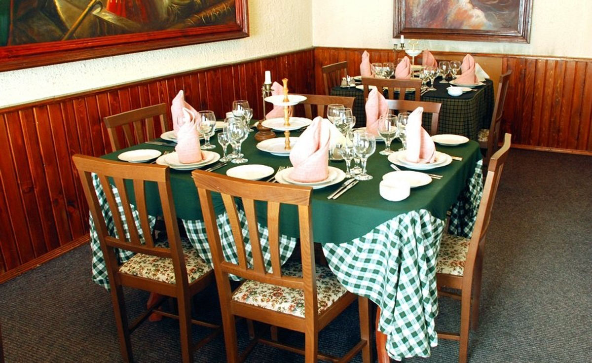 Основной зал — Кафе Корсар