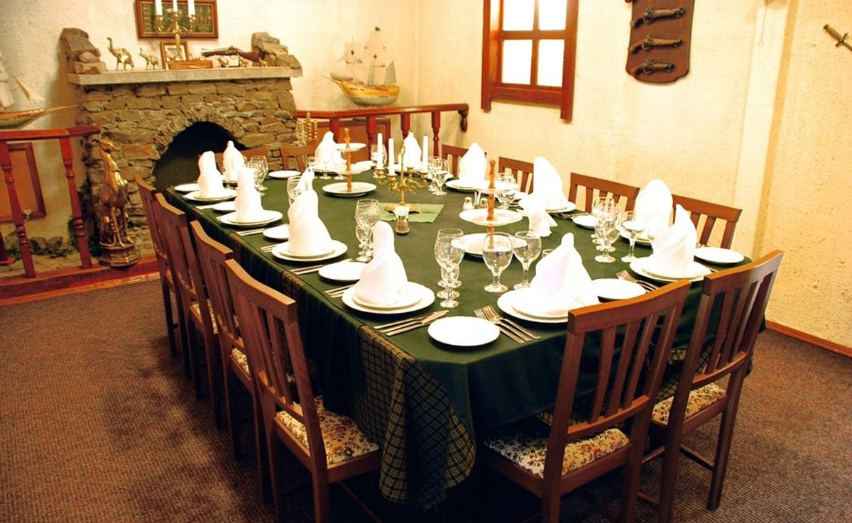 Основной зал — Кафе Корсар