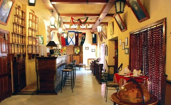 Основной зал