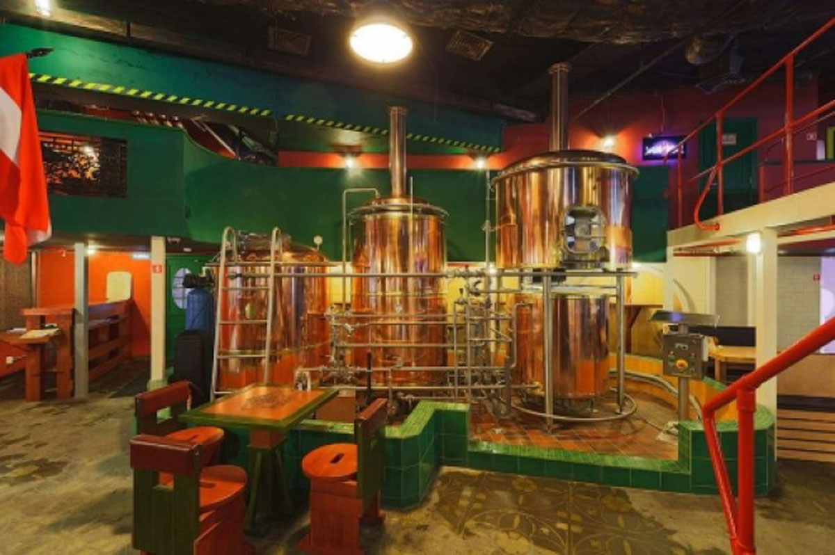 Первый этаж