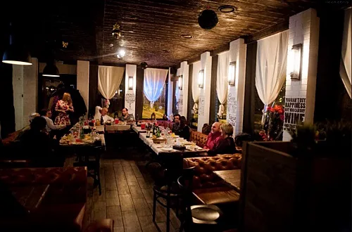 Основной зал — Saperavi cafe