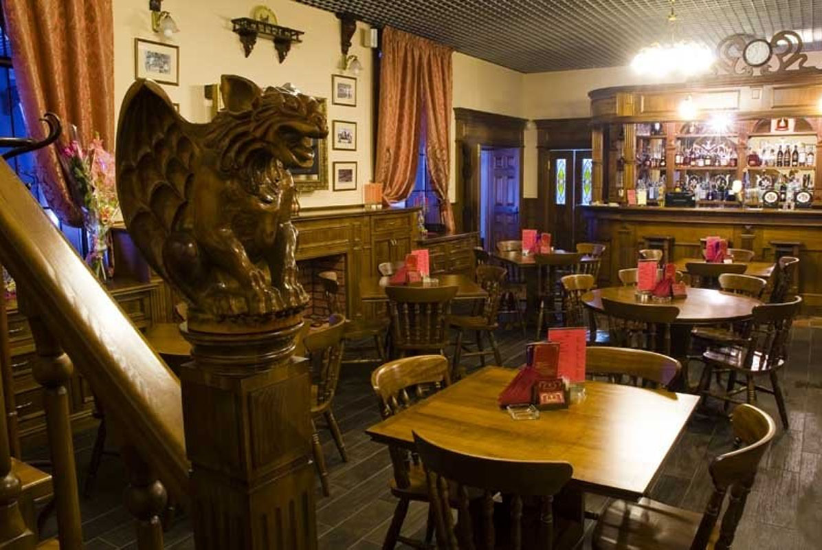 Бар — Британника на улице Горького