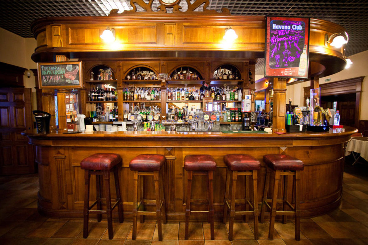 Бар — Британника на улице Горького