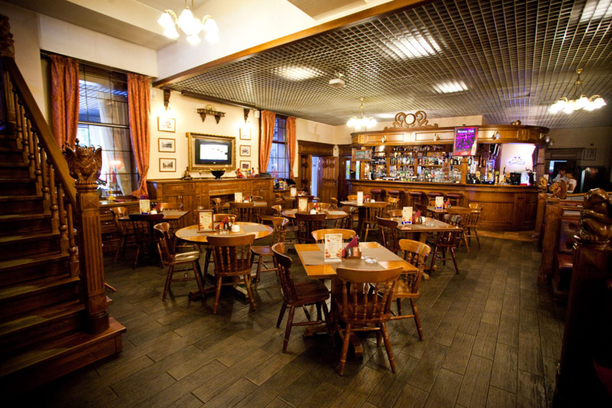 Бар — Британника на улице Горького