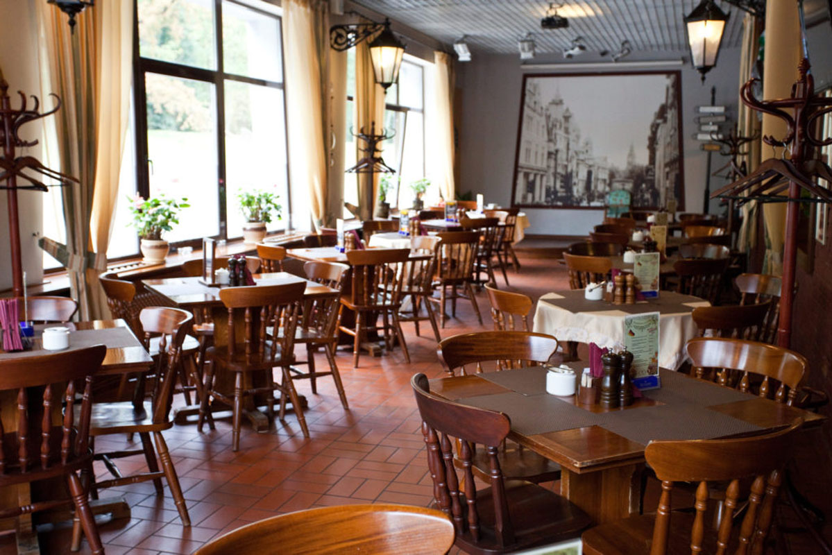 Основной зал — Британника на улице Горького