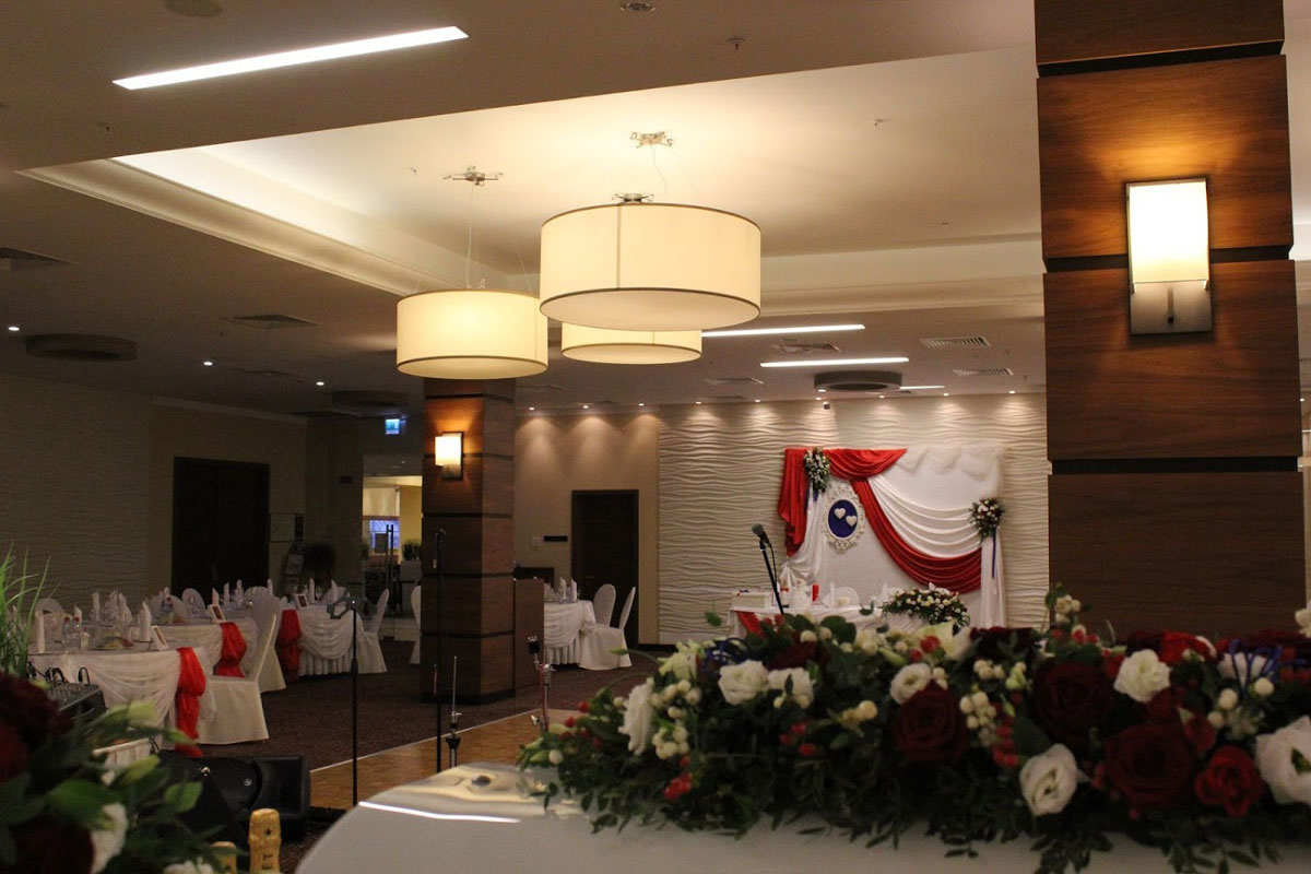 Garden Grille & Bar — Зал на 200 человек, фото банкетного зала